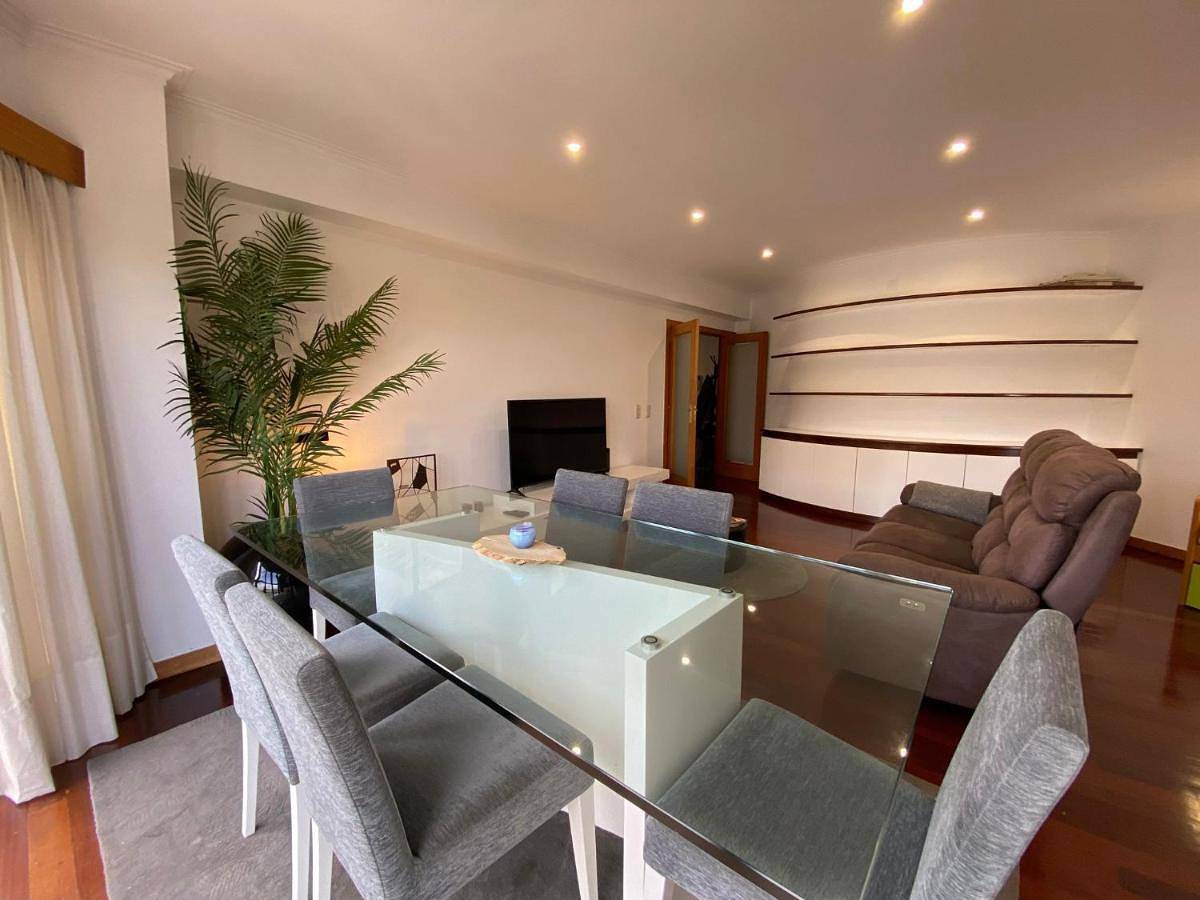 Apartamento inteiro, Two-Bedroom Apartment in Vila do Conde, Distrito do Porto