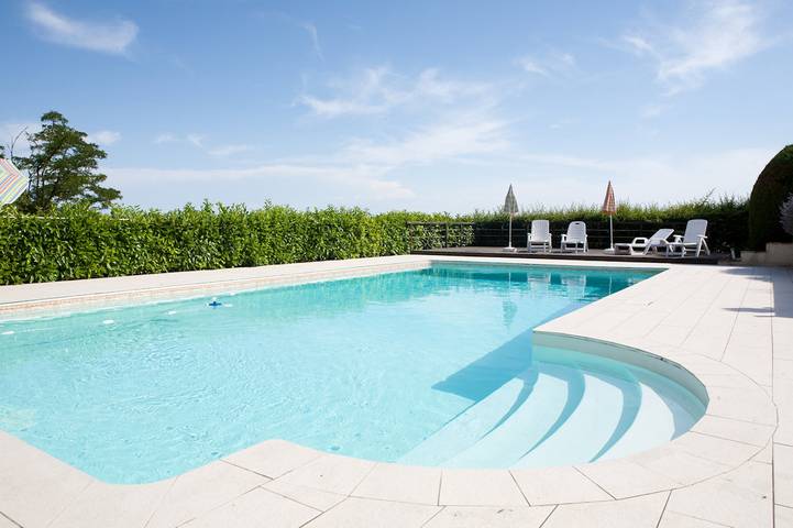 Gîte pour 4 personnes, avec piscine ainsi que terrasse et jardin à Cadalen - 3