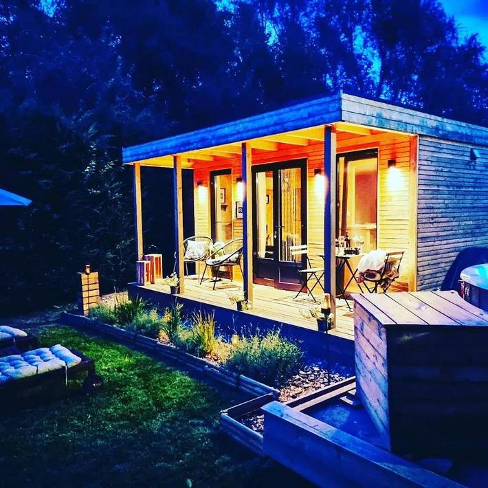 Location de vacances pour 2 personnes, avec Jacuzzi et Terrasse ainsi que Jardin et Vue à Andenne