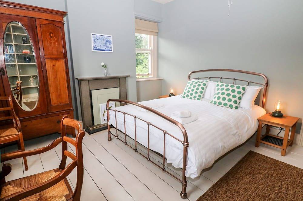 Eastview, family friendly, with open fire in Matlock in Matlock, Derbyshire