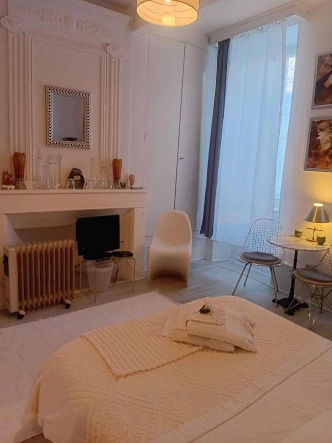 Chambre d’hôte pour 2 personnes, avec terrasse dans l' Ariège - 2