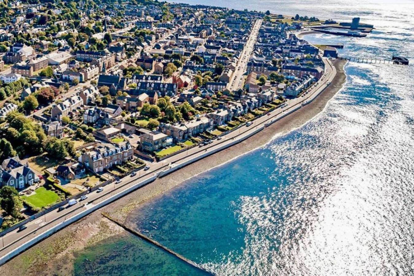 Villa by the Sea; Escape the Ordinary in Dundee, Angus