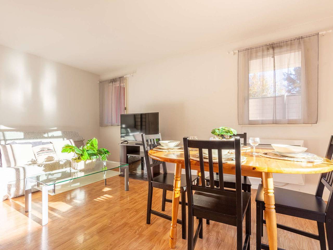 Entire apartment, Cozy 2-Br Apt for 6 in Vielle Aure - Terrace, Parking, Near Thermal & Ski Lifts in Vielle-Aure, Pyrenees National Park