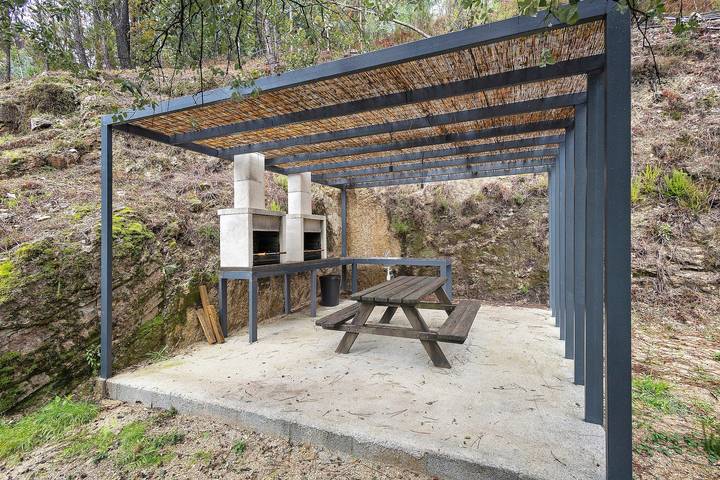 Casa da Maria: Mountain Retreat with Lake View, Wi-Fi and Air Conditioning in Vilar da Veiga, Gerês