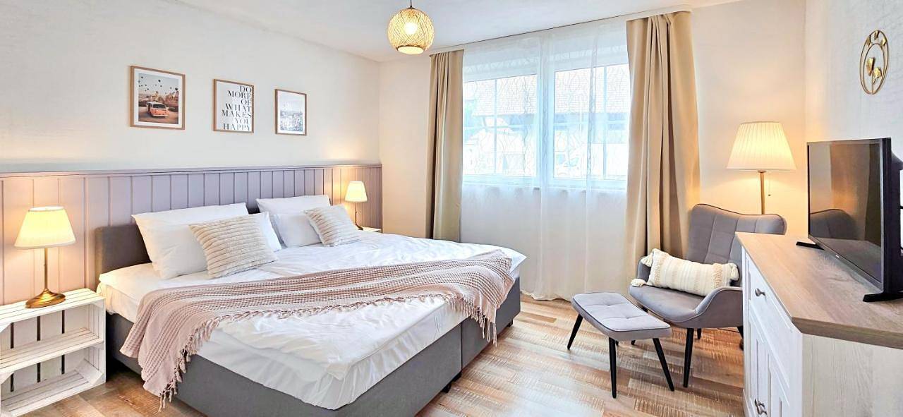 Appartement entier, Apartment Südwind - Beautiful premium apartment with 2 bedrooms near Rhine Falls & Zurich Airport in Klettgau in Klettgau, Hautes Forêts-Noires
