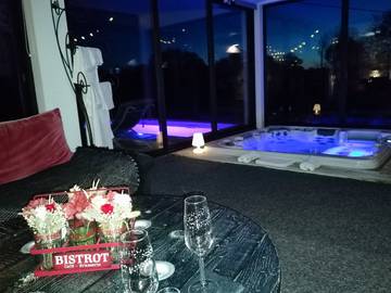 Gîte pour 2 personnes, avec piscine ainsi que terrasse et jacuzzi en Vendée