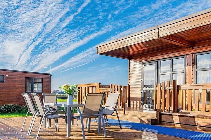 Glamping for 2 people, with hot tub in Cambridgeshire