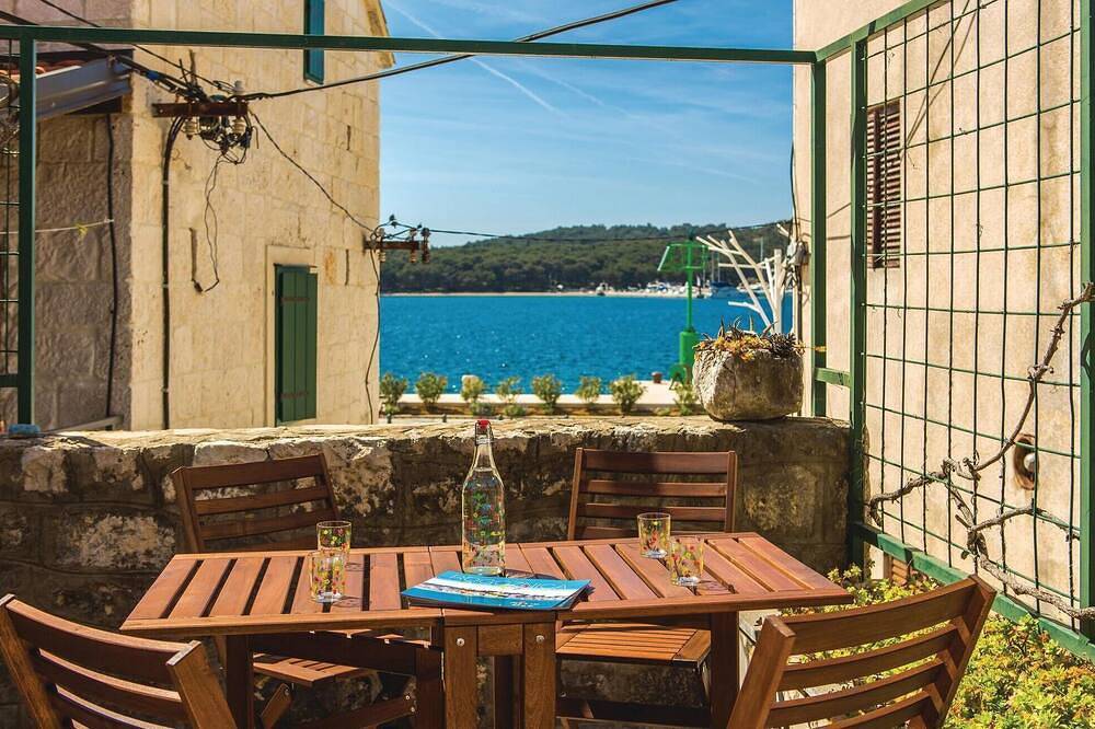 Acogedora casa en Rogoznica in Rogoznica, Condado de Šibenik-Knin