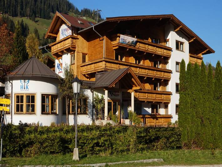 Ferienwohnung für 20 Personen, mit Balkon und Terrasse sowie Garten und Pool in Wildschönau - 2
