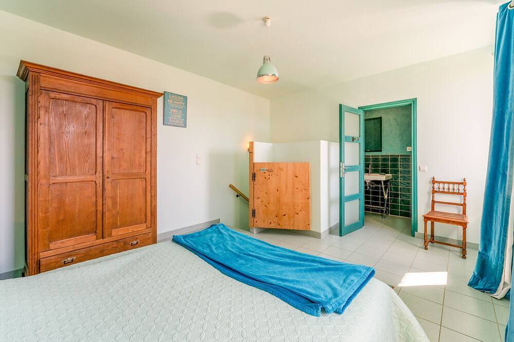 Holiday Home 'Côté Cour' with Shared Pool, Private Terrace and Wi-Fi in Rasteau, Vaucluse