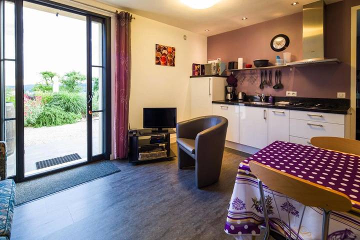 Gîte pour 4 personnes, avec piscine ainsi que jardin et vue à Saint-Julien-de-Lampon - 2