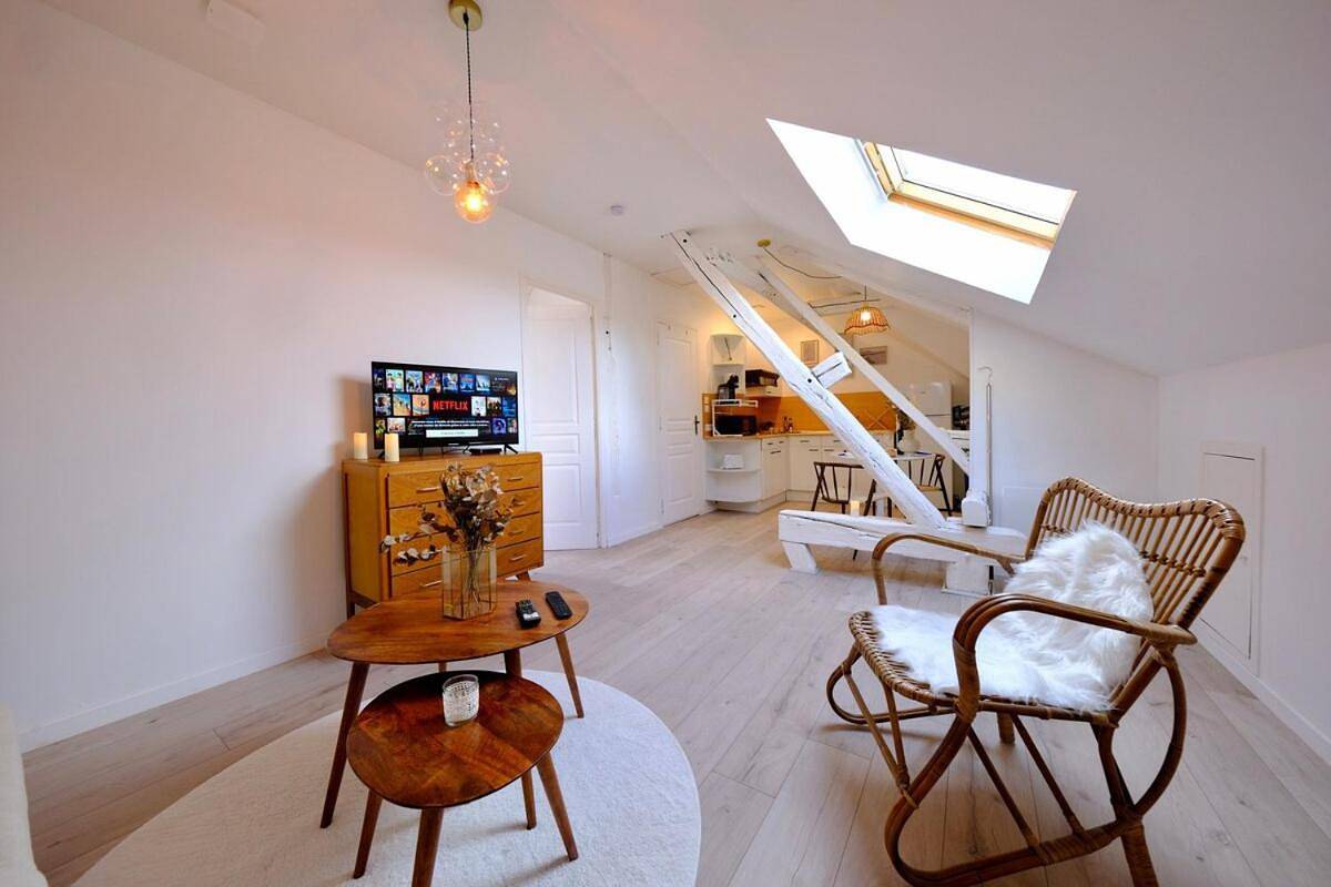 Appartement entier, One-Bedroom Apartment in Verneuil-sur-Avre, Région d'Évreux