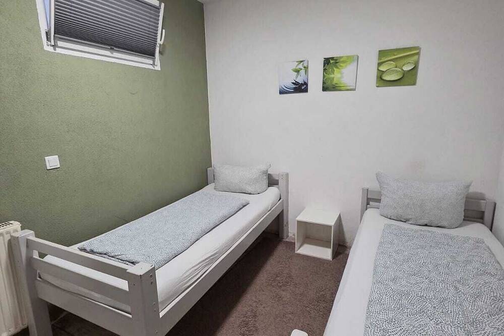 Ganze Wohnung, Ferienwohnung/Monteurwohnung Altes Café in Ahnatal, Hessisches Bergland