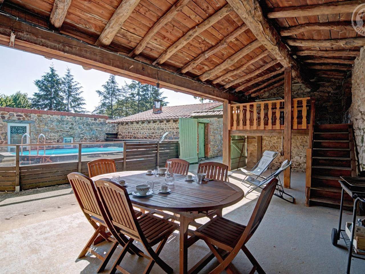 Gîte en Pierre avec Piscine Privée et Terrasse Couverte in Saint-Appolinard, Parc Naturel Régional du Pilat
