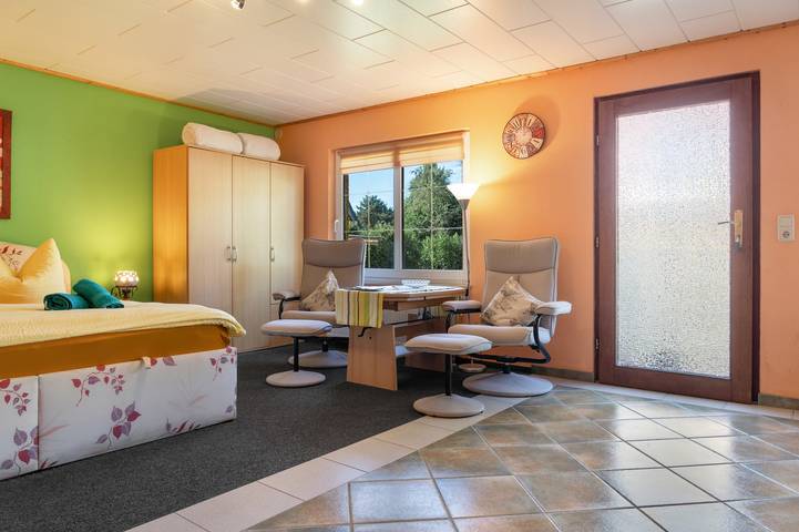 Ganze Wohnung, Apartment 'Ostseekrabbe 3' mit privater Terrasse und Wlan in Prerow, Fischland - Darß - Zingst