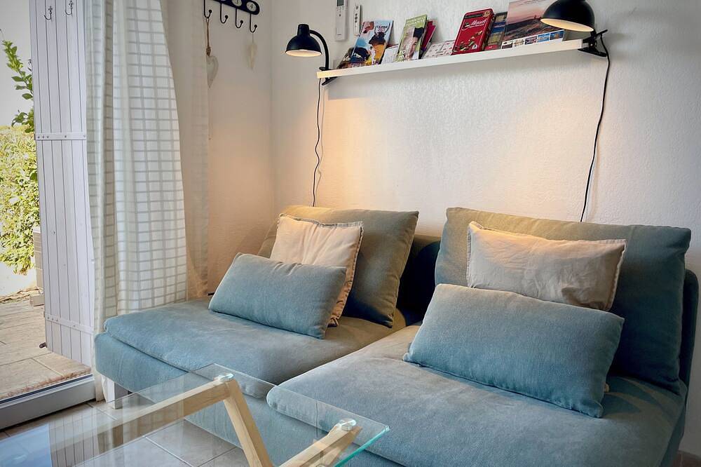 House with terrace overlooking the forest, ideal for leisure activities and heated swimming pool in Calvisson, Region de Nimes