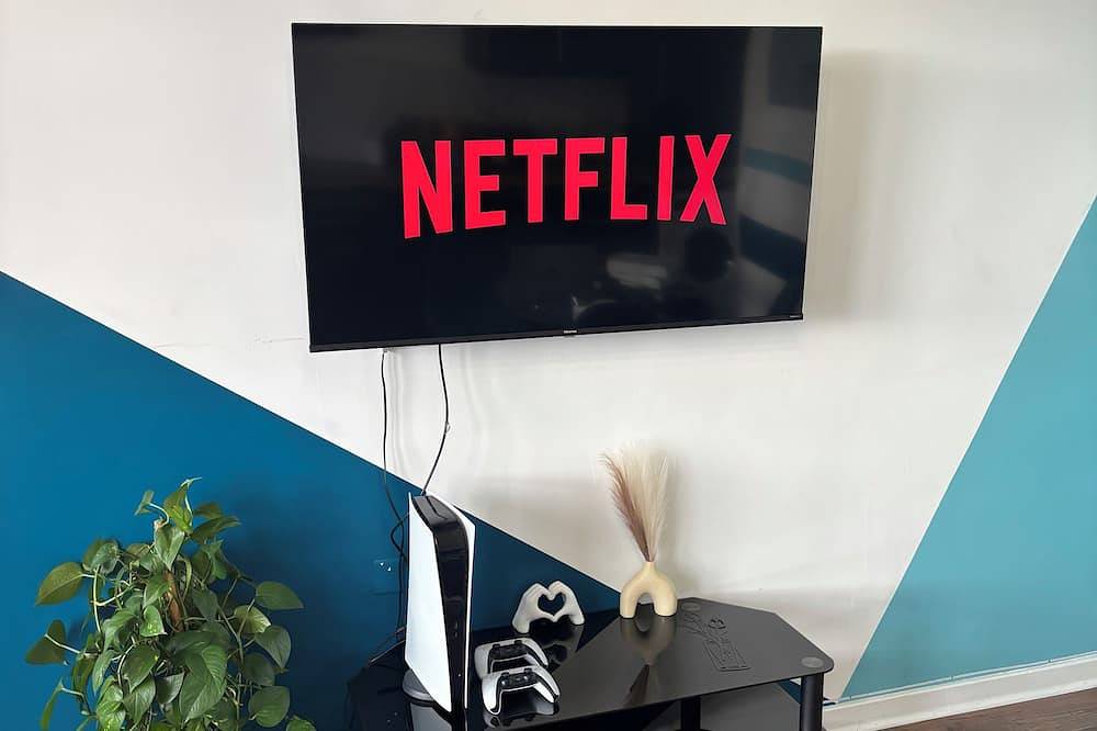 Executive King size 1-bedroom Contractor friendly - Free Parking! in Westcliff-on-Sea, Southend-on-Sea