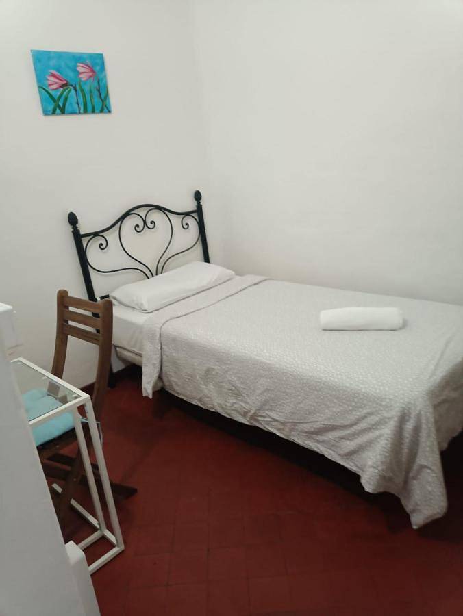 Hostal para 5 personas, con balcón - 1