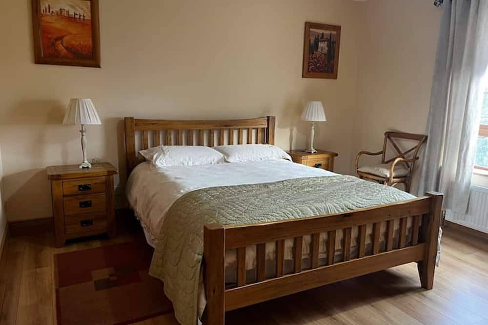 *Walk to Beach | Spacious & Clean | Ocean Views* in Donegal, County Donegal