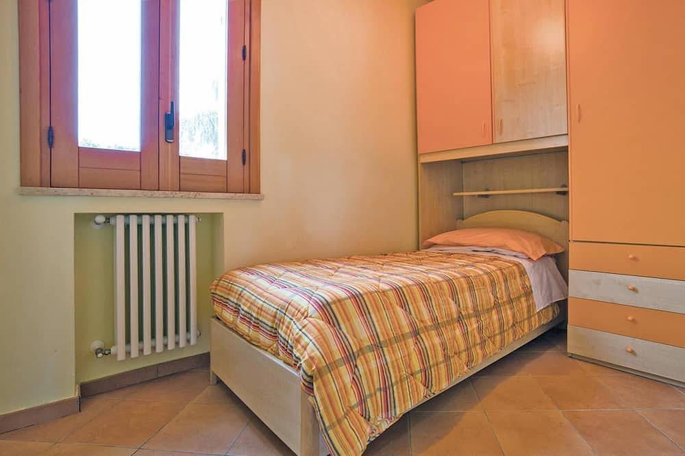 Schönes Haus in Menfi Ag mit privatem Swimmingpool (innen oder außen nutzbar). in Contrada Fiori, Menfi