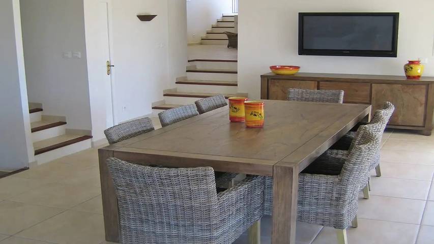 Location de vacances pour 14 personnes, avec jardin ainsi que terrasse et piscine, animaux acceptés à Le Muy - 3