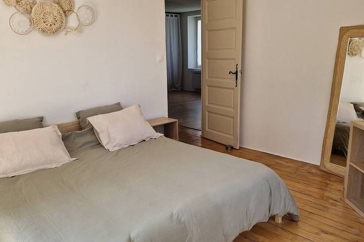 Location de vacances pour 8 personnes, avec jardin et balcon, animaux acceptés à Alboussière - 4