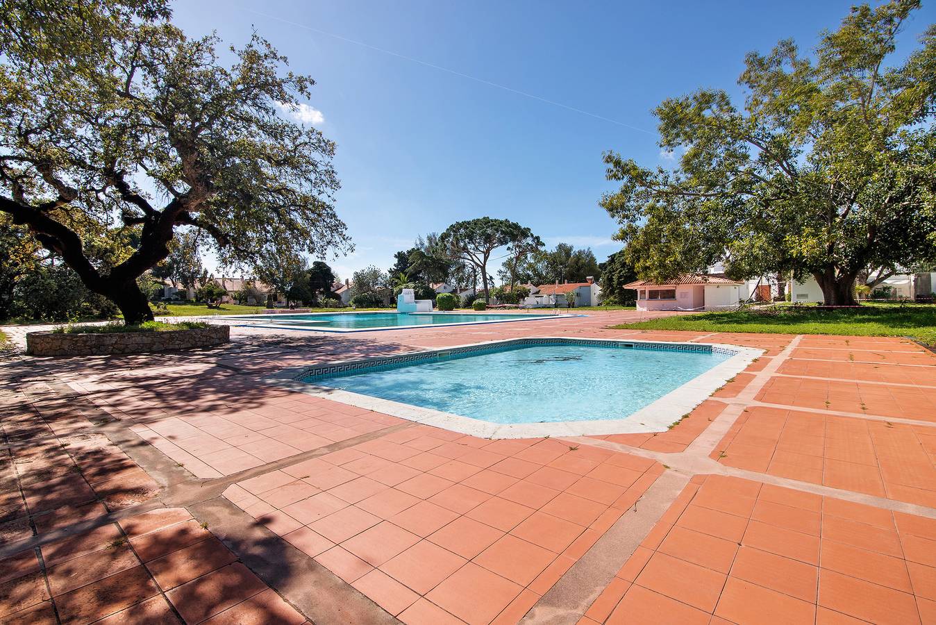 Apartamento entero, Apartamento 'Amazing Oura Beach' con piscina compartida, Wi-Fi y aire acondicionado in Albufeira, Distrito de Faro