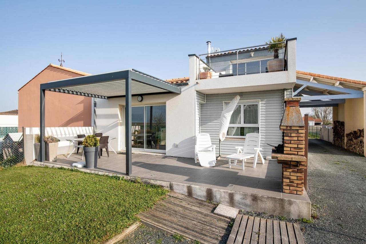 Villa with Sea View in Yves, Région de La Rochelle