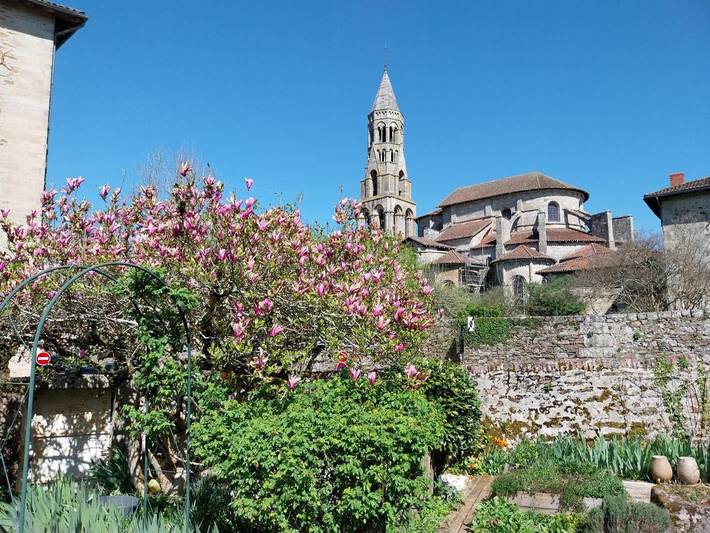 Gîte pour 3 personnes, avec jardin et vue à Saint-Léonard-de-Noblat