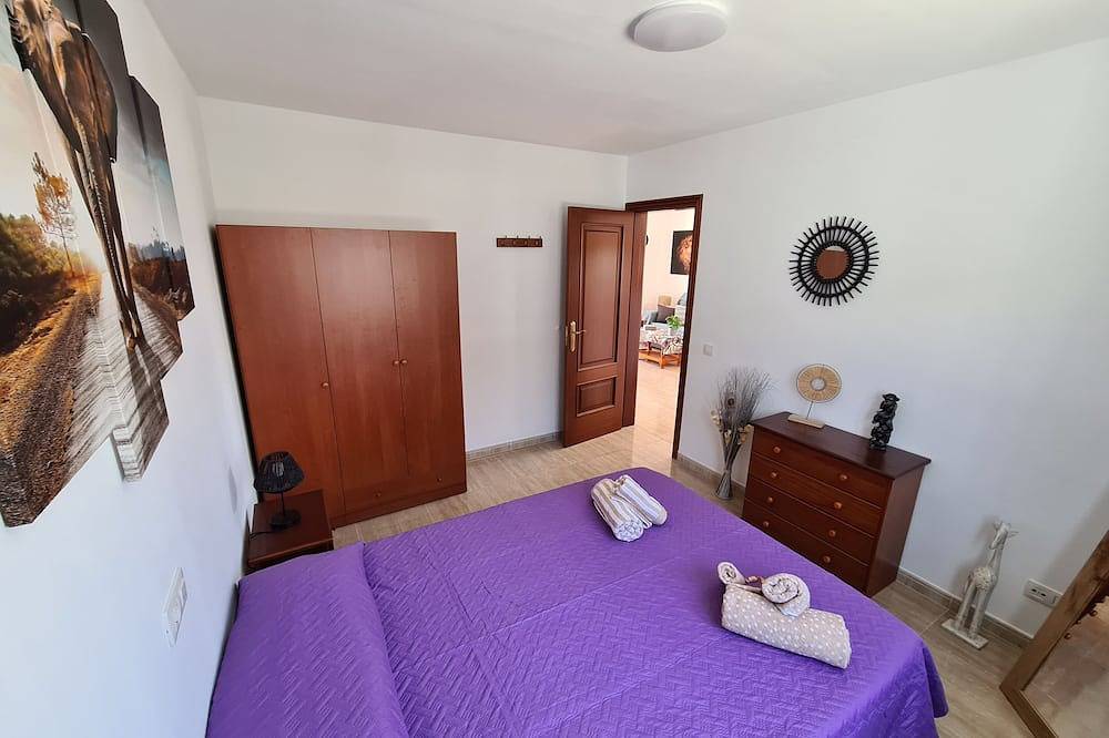 Entire apartment, Apartamentos Bella Vista `africa´ - Con Vistas A Fuerteventura, Terraza Y Wifi in Puerto del Carmen, Tías