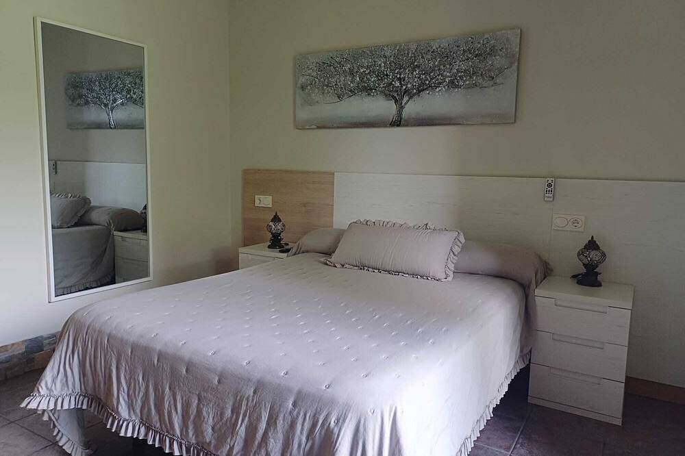 Casa Rural Plazas -Jardín-Piscina-Barbacoa Ideal Familias Y Mascotas in Sumbilla, Pirineos