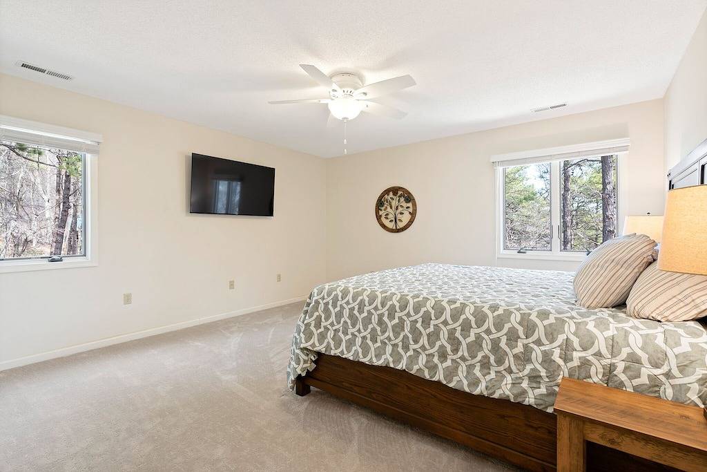 Hidden Haven - Kids friendly home, Great Location, Extended Deck, Outdoor Dining in Massanutten, Blue Ridge Mountains