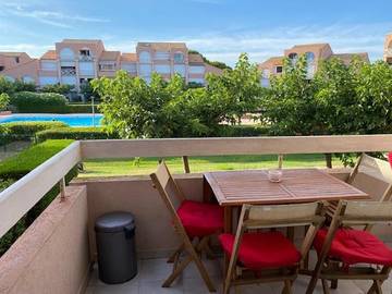 Gîte pour 2 personnes, avec terrasse ainsi que bassin pour enfant et piscine dans Plage Saint-Maurice