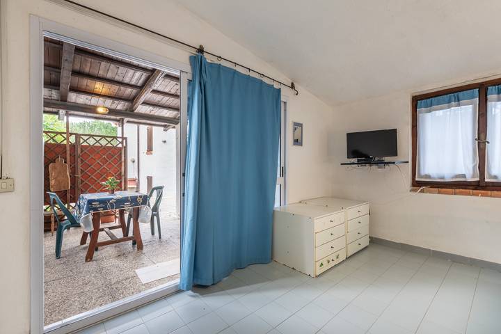 Entire apartment, Giovanna's Studio Apartment with Shared Garden and Terrace in Torre delle Stelle, Maracalagonis