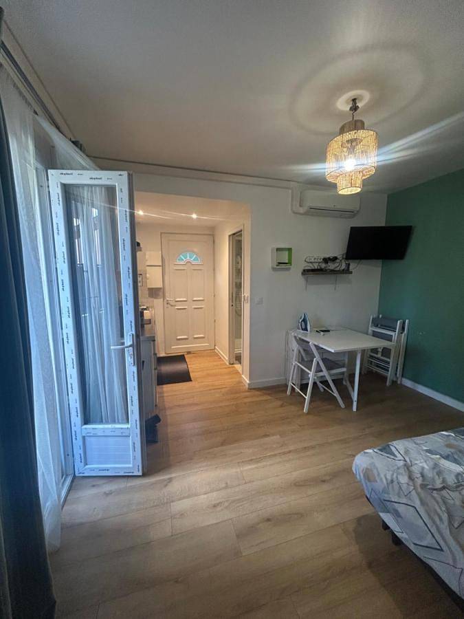 Appartement entier, One-Bedroom Apartment in Paray-Vieille-Poste, Essonne
