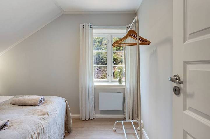 House with 4 Bedrooms – Near Arendal City with Private Parking for 1 car in Arendal