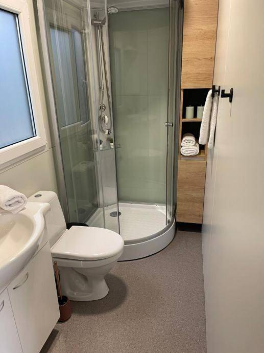 Camping für 6 Personen, mit Ausblick und Terrasse, kinderfreundlich in Privlaka - 3
