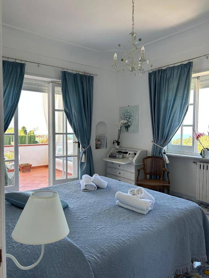 Location de vacances pour 2 personnes, avec vue et jardin à Anacapri - 2