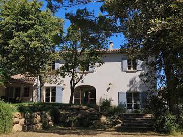 Cottage pour 4 personnes, avec piscine ainsi que terrasse et vue à Saint-Laurent-des-Arbres