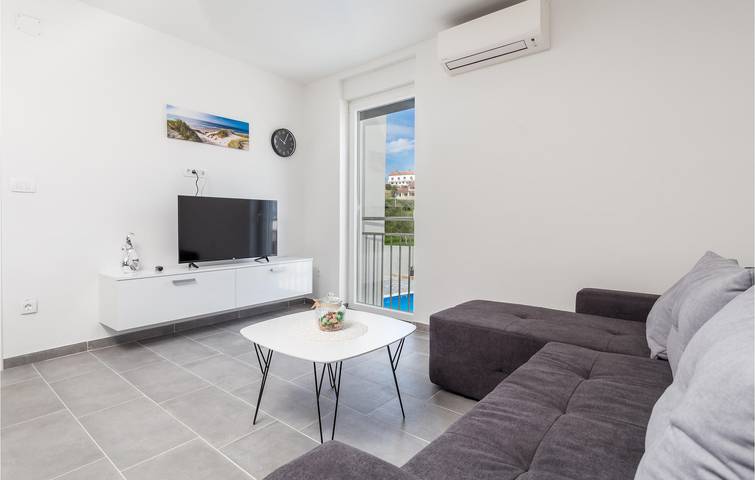 Ferienhaus für 12 Personen, mit Pool und Terrasse sowie Garten auf Rab - 4