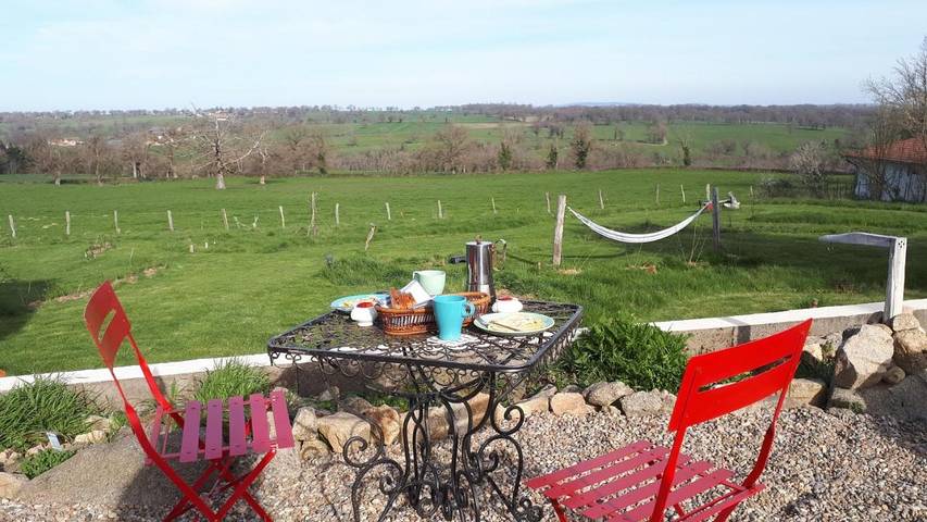 Chambre d’hôte pour 2 personnes, avec vue ainsi que terrasse et jardin, animaux acceptés dans la Creuse - 2