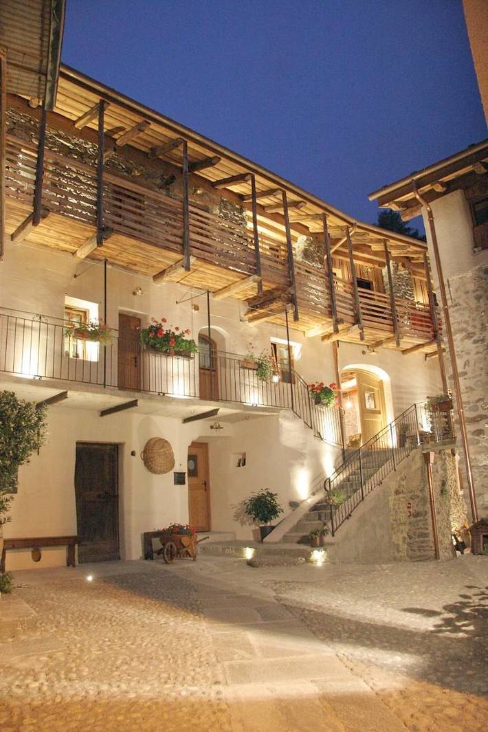 B&b per 3 persone, con Terrazza e Idromassaggio nonché Giardino e Panorama a Tirano