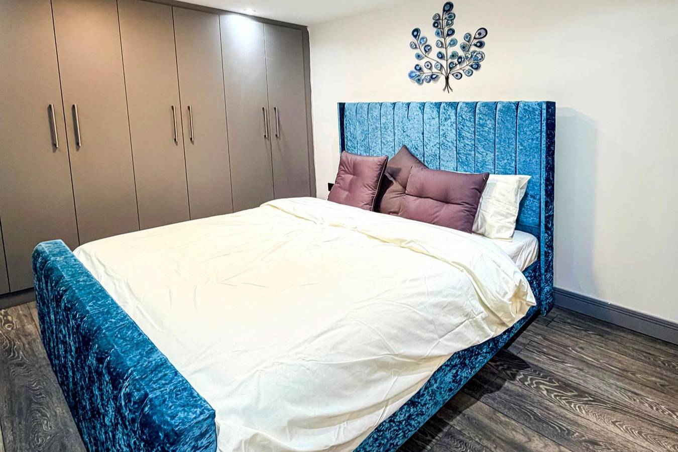 Entire studio, Studio - Sleeps 3 - Aircon - Parking - Pets in Ealing, London