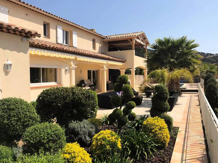 Location de vacances pour 8 personnes, avec piscine dans Golf de Valcros - 2