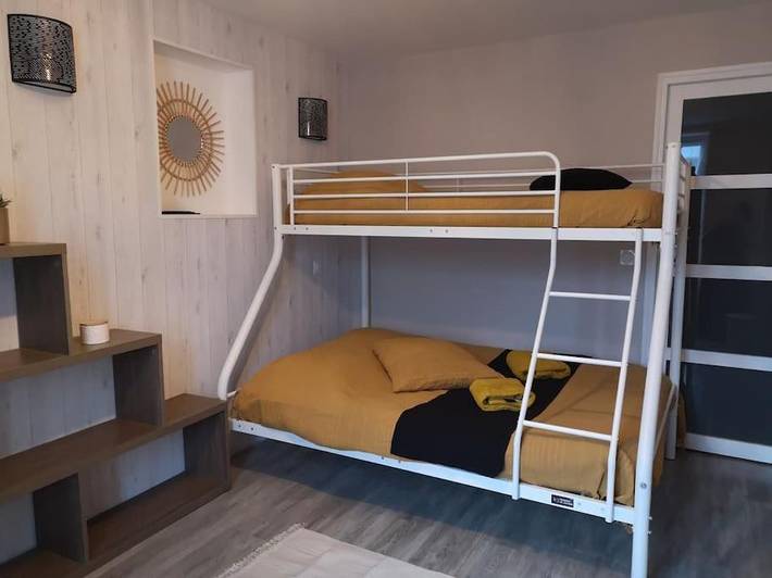 Location de vacances pour 12 personnes, avec piscine ainsi que jacuzzi et jardin à Saint-Coutant-le-Grand - 2