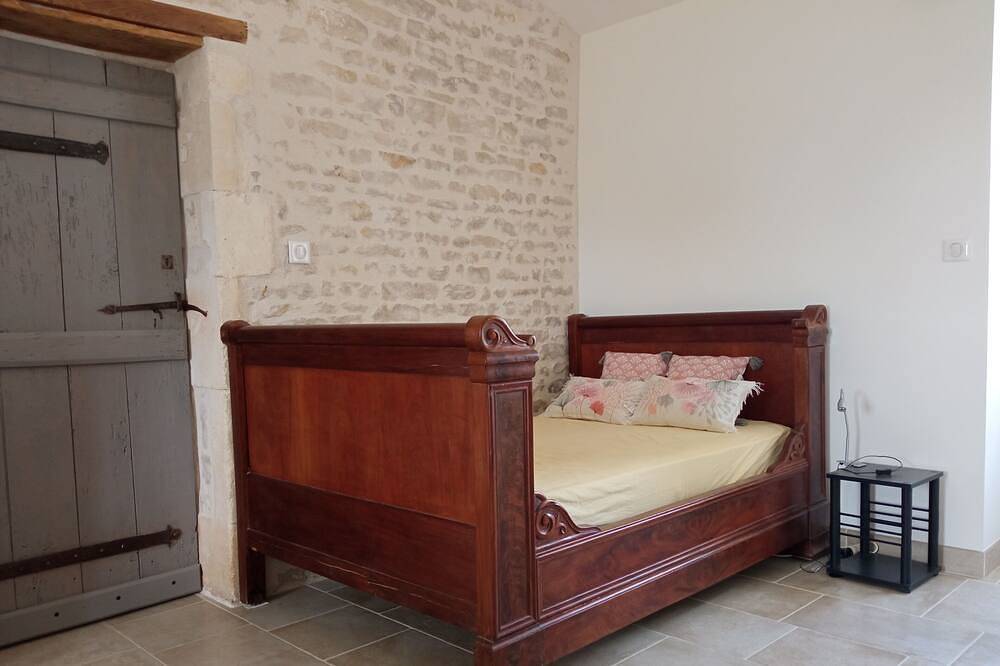 Logement avec piscine, entre La Rochelle et le Marais Poitevin, pour 2 à 5 pers. in Marans, Région de La Rochelle