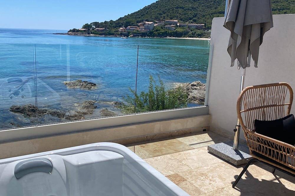 Appartement entier, Appartement magnifiquement decoré,Jacuzzi pieds dans l’eau à 50 m de la plage ! in France