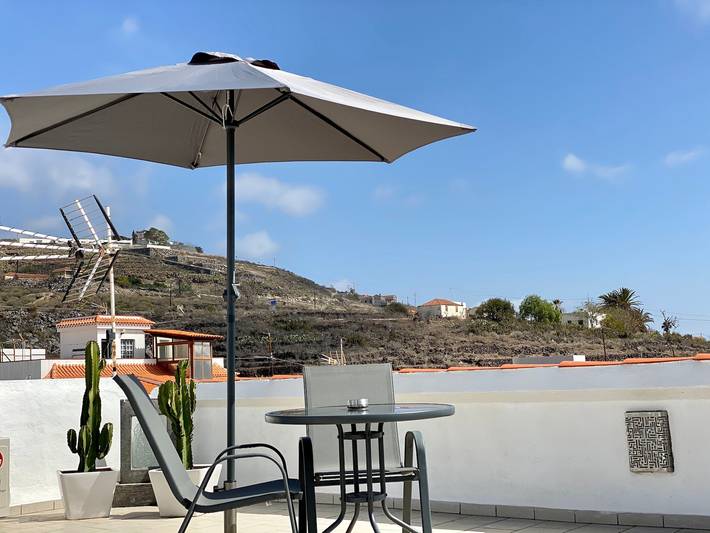 Hel lejlighed, San Juan Holiday Apartment with Sea & Mountain Views, Balcony in Tijoco Bajo, Adeje