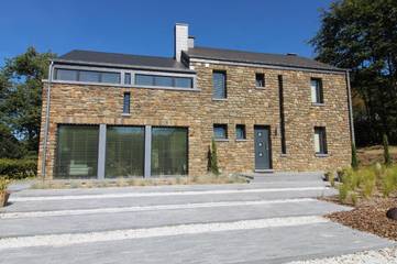 Gîte pour 12 personnes, avec vue et jardin dans Heyd