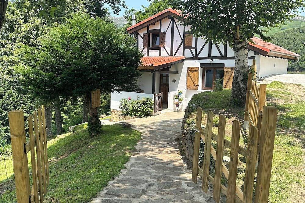 Cabaña en la montaña con terreno independiente en Asturias, admitimos mascotas in Llanuces, Quirós